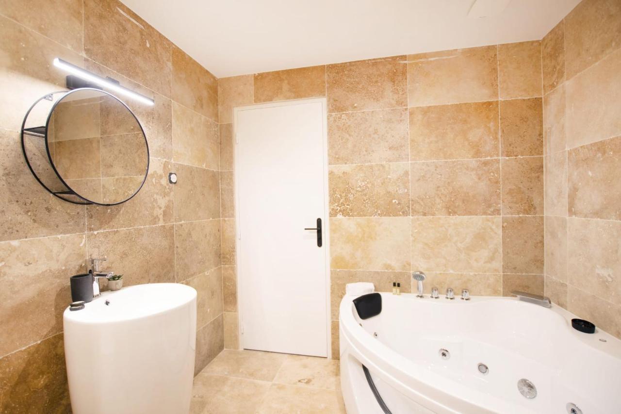 Guestready - Studio With Jacuzzi In The 10 Th Apartment Paris Luaran gambar