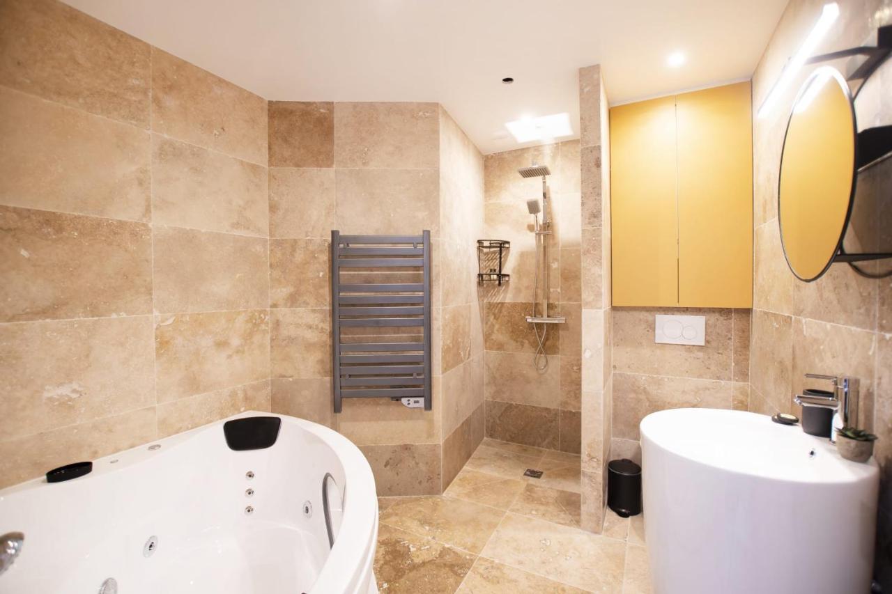 Guestready - Studio With Jacuzzi In The 10 Th Apartment Paris Luaran gambar